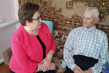 Ольга Хромушина навестила ветерана-фронтовика 